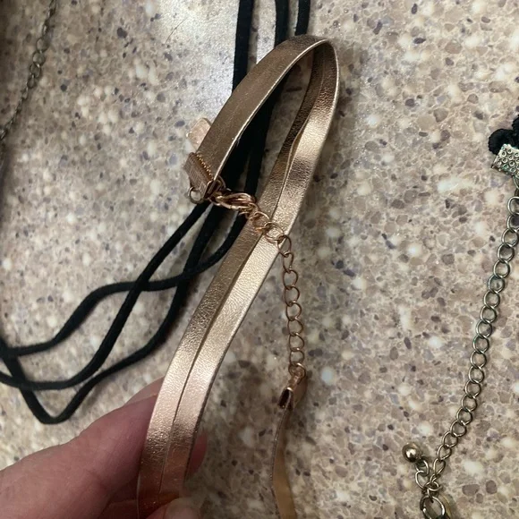 3 fashion **chokers** - Picture 5 of 6